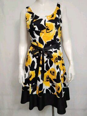 Jessica Howard Size 6P Fit & Flare Floral Sleeveless Dress